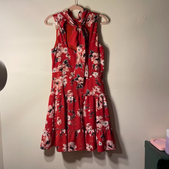 🔥 Elle | Red Floral Halter Tie-Neck Ruffled Open-Back Swing Dress Medium - Picture 2 of 4